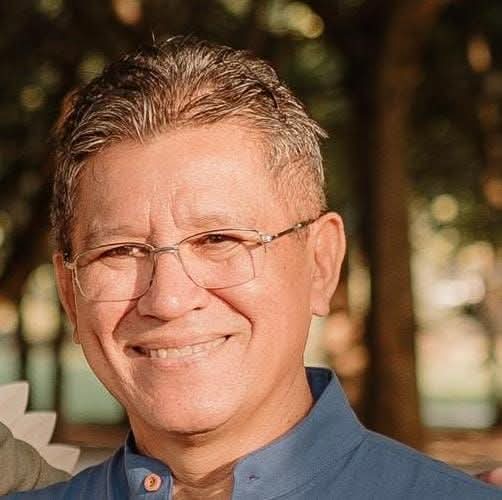 Mariana Costa, terapeuta holística, usando o Spektrum da Alfa Quântica